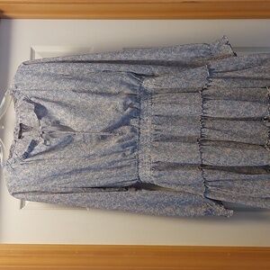 Pretty, Short, flowery dress.